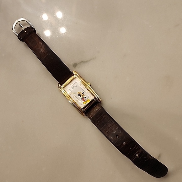 Rare Women's Mickey Mouse Watch. Serviced and New Battery. - Picture 3 of 4